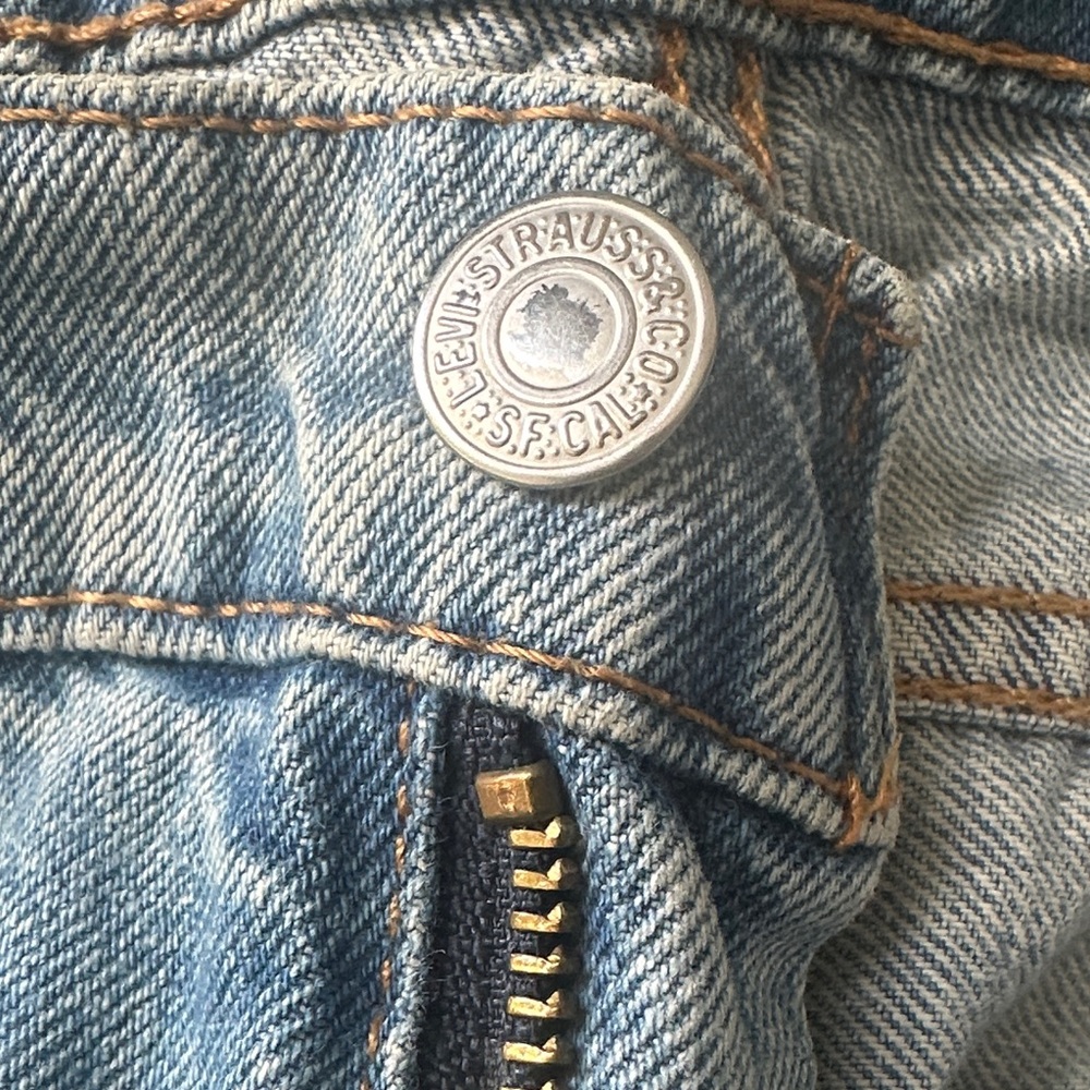 Levi's Classic Blue Denim Jeans - Picture 2 of 5